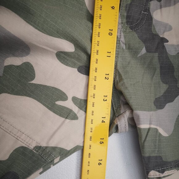 NWT Wrangler 5 Star Premium Epic Soft Relaxed Fit Men's Size 42 Camo Cargo Short - Picture 12 of 13